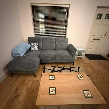 בית נופש Walk To Town Centre, 2br Base Near Cork & Kinsale בנדון