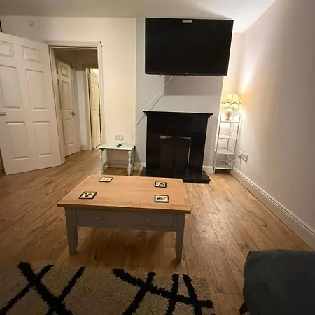 בית נופש Walk To Town Centre, 2br Base Near Cork & Kinsale בנדון