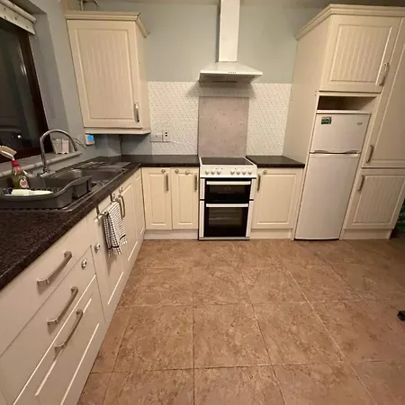 בית נופש Walk To Town Centre, 2br Base Near Cork & Kinsale