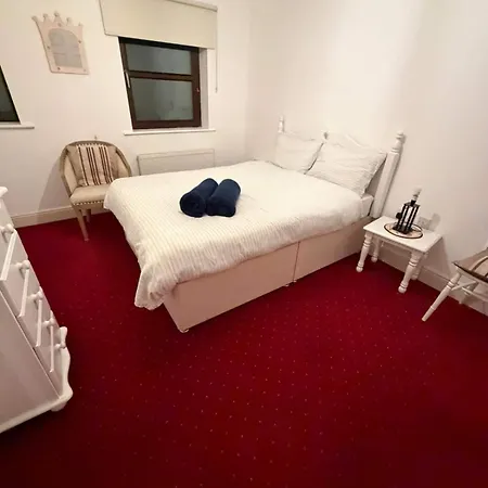 בית נופש Walk To Town Centre, 2br Base Near Cork & Kinsale