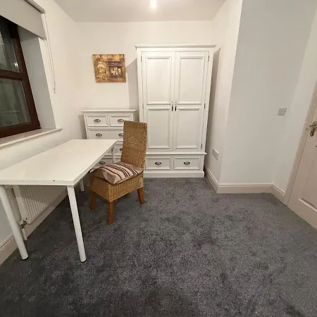 Walk To Town Centre, 2br Base Near Cork & Kinsale