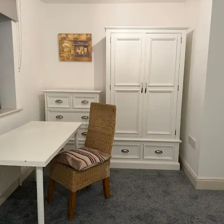 Walk To Town Centre, 2br Base Near Cork & Kinsale