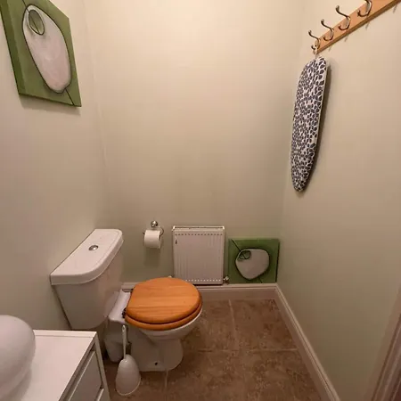 בית נופש Walk To Town Centre, 2br Base Near Cork & Kinsale