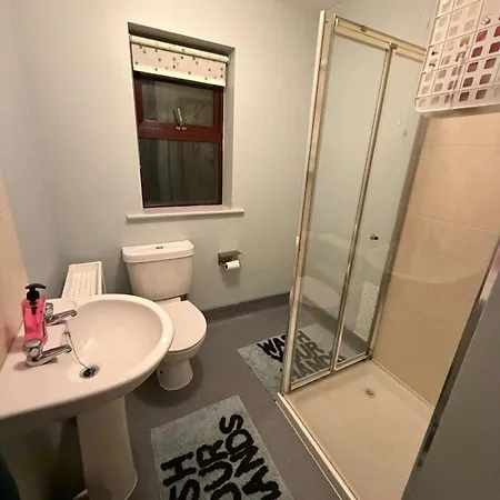 Walk To Town Centre, 2br Base Near Cork & Kinsale