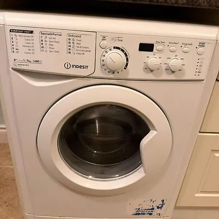 Walk To Town Centre, 2br Base Near Cork & Kinsale