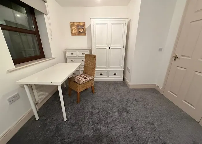 Walk To Town Centre, 2br Base Near Cork & Kinsale