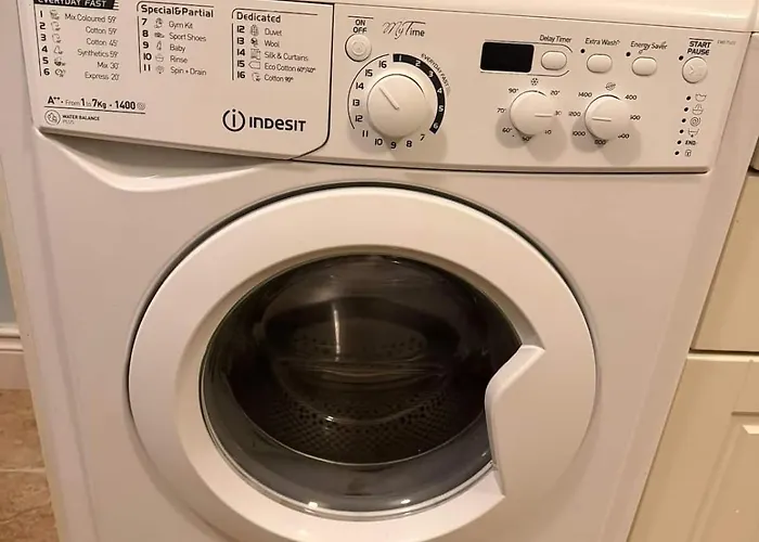 Walk To Town Centre, 2br Base Near Cork & Kinsale